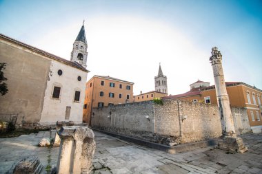 Zadar, Hırvatistan - Temmuz 2019: Roma harabeleri ve St. Donat, Zadar, Hırvatistan, Adriyatik Dalmaçya Bölgesi Kilisesi.