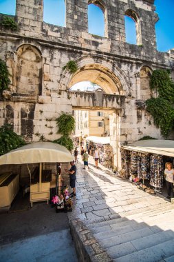 Split, Hırvatistan - Temmuz 2019: Hırvatistan 'ın Split kentinde bulunan Diocletian sarayı Unesco dünya mirası sahası