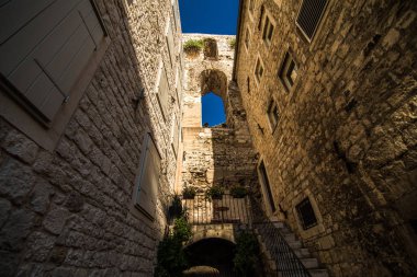 Split, Hırvatistan - Temmuz 2019: Tarihi merkez katedral manzarası, Dalmaçya, Hırvatistan