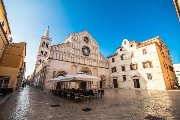 Zadar, Kroatië - Juli 2019: Straten van de toeristische stad Zadar, Dalmatië Kroatië — Stockfoto