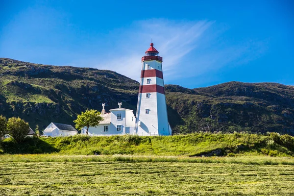 Alnes Fyr Klar Himmel Godoy Island Nära Alesund Norge — Stockfoto