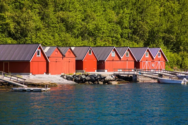Noors Fjord Landschap Met Rode Huizen Vissersboten Flam Noorwegen — Stockfoto