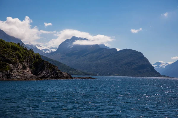 ノルウェーのフィヨルド 自然と旅行の背景 — ストック写真