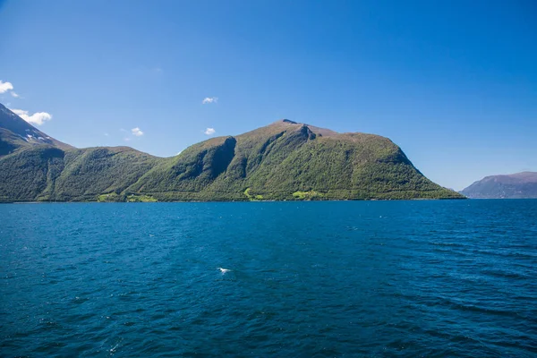 ノルウェーのフィヨルド 自然と旅行の背景 — ストック写真