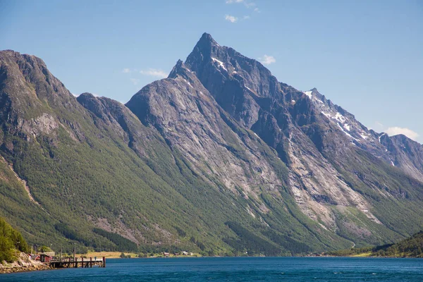 挪威Hjorundfjord的戏剧景观 — 图库照片