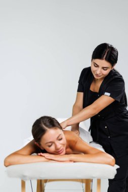 Üstten Görünüm kadın boyun ustaca yığıyor masöz elinde kapat