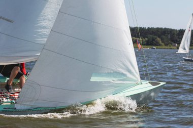 Yat yarışmalar göl kenarında