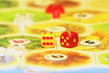 Masa oyunları oyun küpleri ile