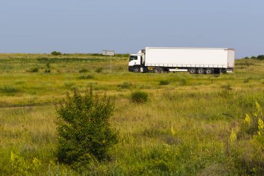 Kamyon alanında rides yolunu.