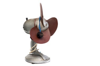 Beyaz arka planda eski model fan
