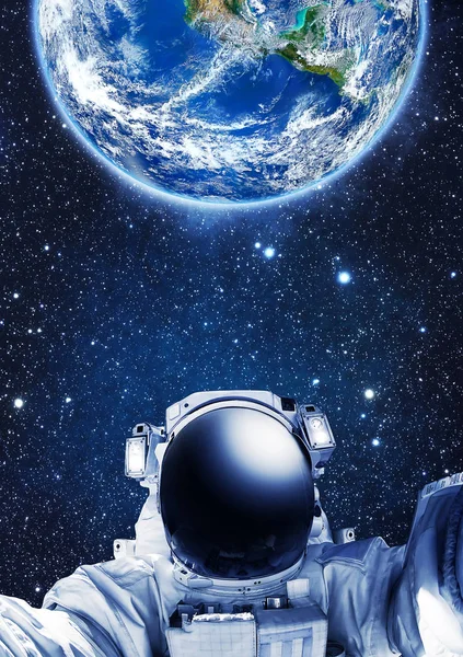 Astronaut in outer space, Earth in the background — Stock Photo, Image