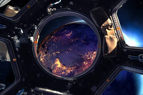 Dünya ve Uzay Aracı — Stok fotoğraf