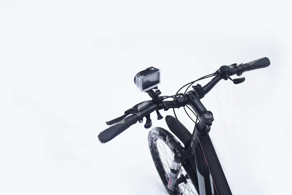 Action Kamera Auf Dem Fahrrad Einer Schutzhülle Winter Auf Schnee — Stockfoto