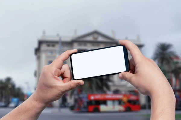 Mockup Dello Smartphone Nelle Mani Dell Uomo Con Uno Schermo — Foto Stock