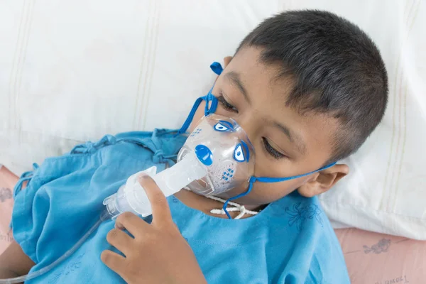 Lite Asiatiska Pojke Sjuk Astma — Stockfoto