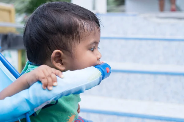 Close Faccia Bambino Ragazzo — Foto Stock