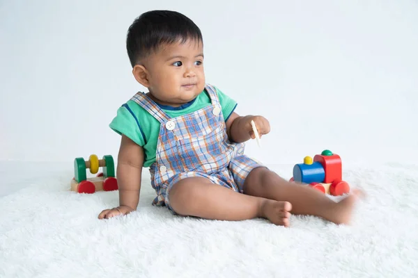 Bonito Menino Comendo Lanche — Fotografia de Stock