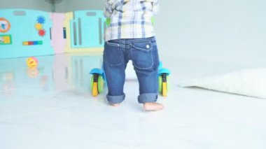 Sevimli küçük erkek bebek 