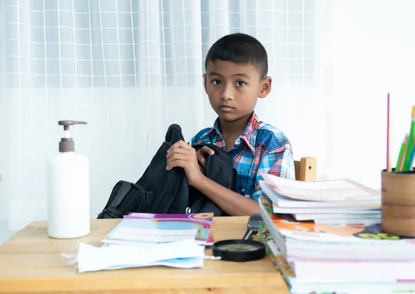 Reviens École Mignon Petit Garçon Avec Sac École — Photo