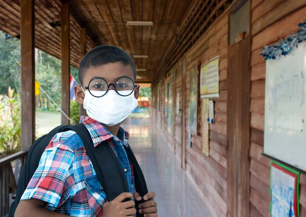 Studen Boy Kom Tillbaka Till Skolan Covid Coronavirus Och Skola — Stockfoto