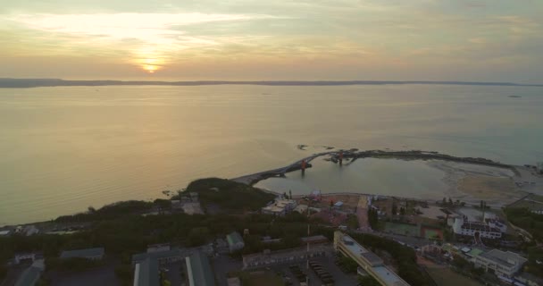台湾澎湖马公 Saikai 彩虹桥上的日落空中拍摄 — 图库视频影像
