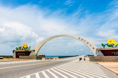 Penghu Takımadaları 'nın adalar arası köprüsü sağ tarafta 
