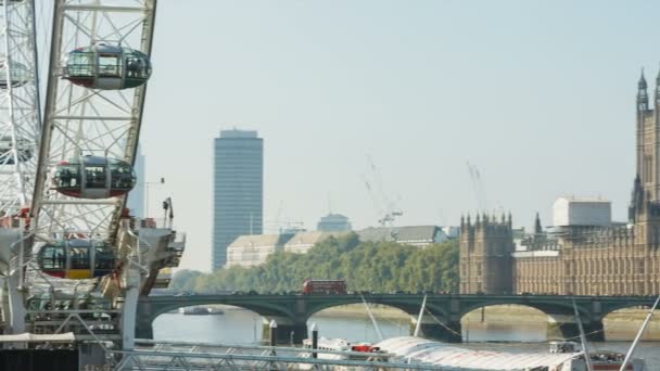 Thames Nehri Londra Ngiltere Güneşli Gün Evleri Parlamentosu Kule Saati — Stok video