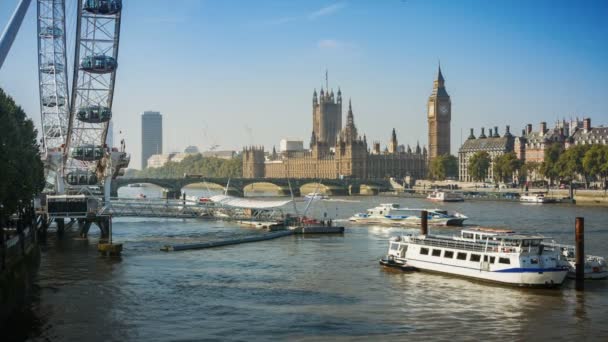 テムズ川 ロンドン 英国で晴れた日の家議会 時計塔 ビッグ 橋交通車 — ストック動画