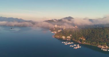 Güzel gündoğumu manzara güneş ay göl, Tayvan