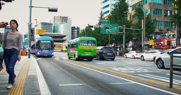 Turister Och Koreanska Komma Bussen Vid Namdaemun Gate Station Seoul — Stockvideo