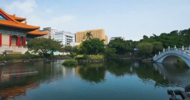 Ulusal Tiyatro ve Guanghua Gölü, Taipei, Tayvan Yansıması 