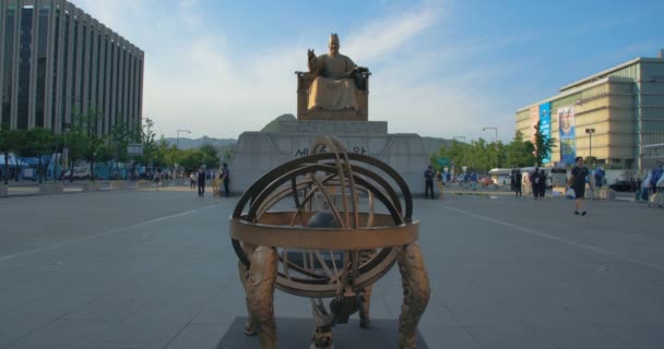 Modello Armillare Sfera Davanti Alla Statua Del Sejong Daewang Chiamato — Video Stock