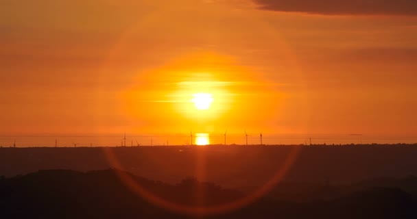 Solnedgång Skott Väderkvarnar Vid Havskusten Taiwan — Stockvideo