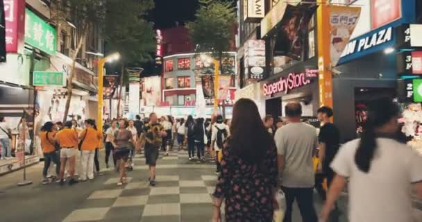 Taipei Taiwan July 2018 Crowd Walking Ximending Shopping District Tourists — Stock Video