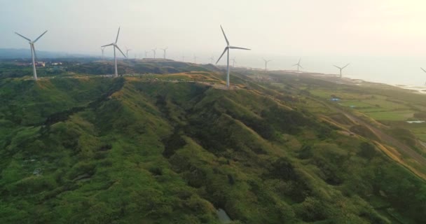 Pôr Sol Tiro Moinhos Vento Litoral Taiwan — Vídeo de Stock