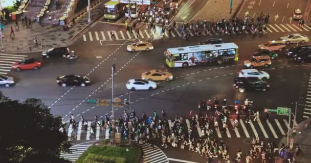 Real Time People Walking Pedestrian Crossing Road Taipei Bus Station — Stockvideo