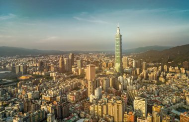 Taipei şehri trafiğin en yoğun olduğu saatte, Tayvan