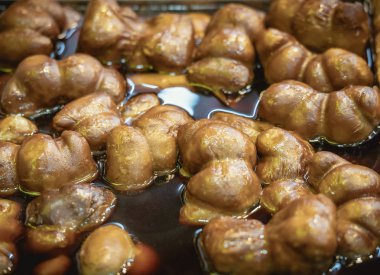 Vejetaryen soya tavuğunun haşlanmış yemekleri..