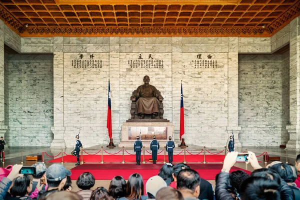 Wisseling Van Wachtceremonie Tegen Het Standbeeld Van Chiang Kai Shek — Stockfoto