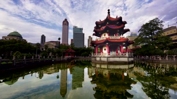 Puesta Sol Del Parque Nacional 228 Con Edificio Moderno Reflexión — Vídeo de stock