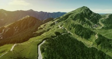 Şafakta Hehuanshan 'ın hava görüntüsü.