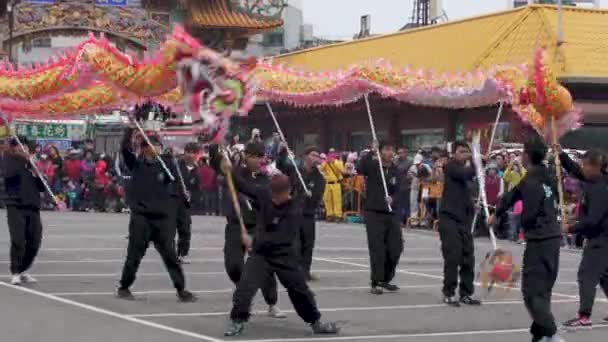 Голова Дракона Танцующим Львом Фестивале Мяоли Традиция Китайского Нового Года — стоковое видео
