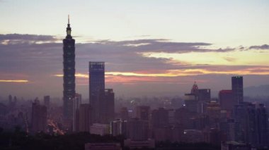 Taipei Şehrinde dramatik gün batımı, Tayvan