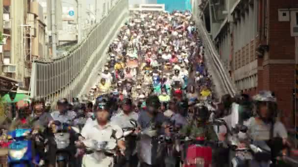 Dihua Street Üzerinden Köprüde Trafik Taipei Şehir Crowed Insanlar Scooter — Stok video