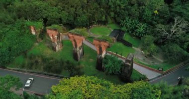 Long-teng Köprüsü Harabeleri havadan çekilmiş, Miaoli County, Tayvan