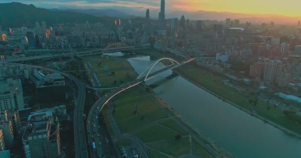 Zonsondergang Kleur Van City Taipei Met Dramatische Wolken Brug Opzij — Stockvideo