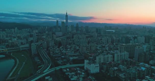 Zonsondergang Kleur Van City Taipei Met Dramatische Wolken Brug Opzij — Stockvideo