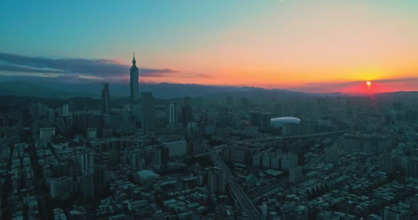 Zonsondergang Kleur Van City Taipei Met Dramatische Wolken Brug Opzij — Stockvideo