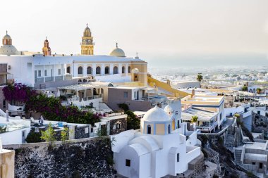 Thira, Santorini Adası üzerinde doğal görünümünü.