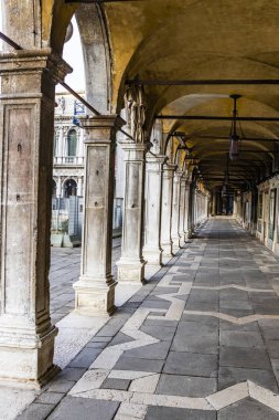 Kemerli ve sütunları San Marco Meydanı'na Venedik, İtalya